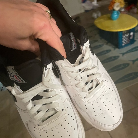 Shoes - Picture 2 of 4